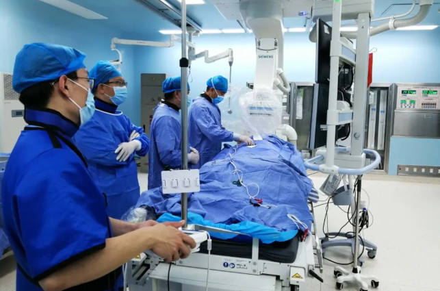 第一例 | 青滨附院成功为一老年患者植入核磁兼容双腔永久心脏起搏器