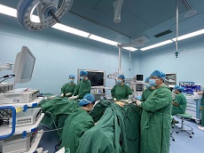 上新了 | 青滨附院妇科：镜下“微”手术成功为患者剔除复杂卵巢肿瘤