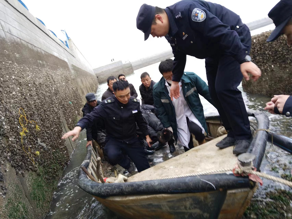 【青岛西海岸新区卫生健康官微】情况危急！青岛西海岸新区附近海域3人落海……