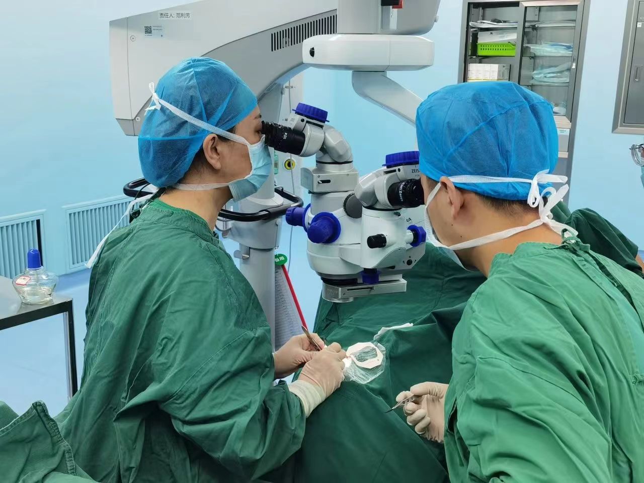 【海报新闻】青滨附院成功完成首例散光双焦点人工晶体手术