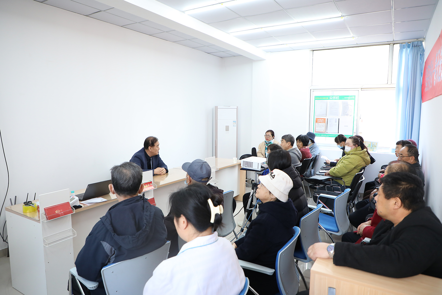 滨医有好礼 春天送健康 | 青滨附院与春天大药房联合开展健康咨询活动