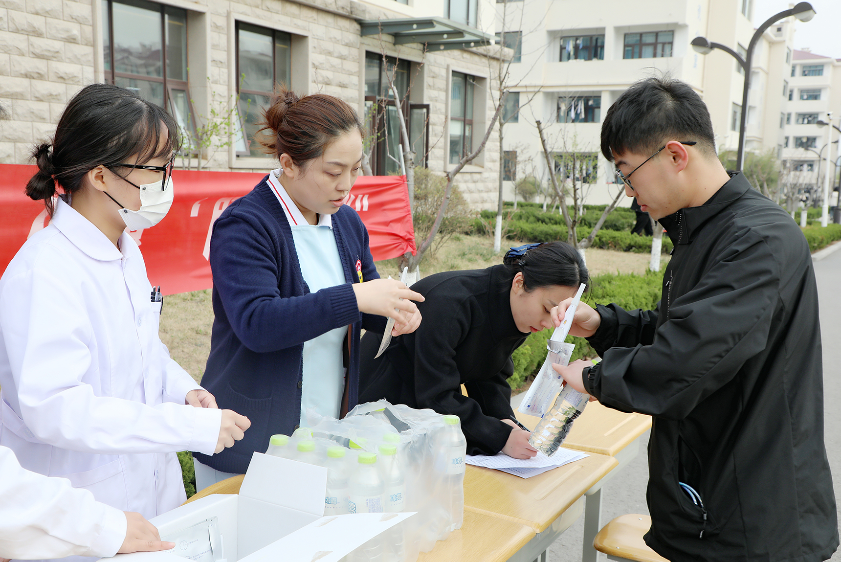 青滨附院开展“关注胃肠健康，健康‘肠相伴’” 健康知识进校园活动